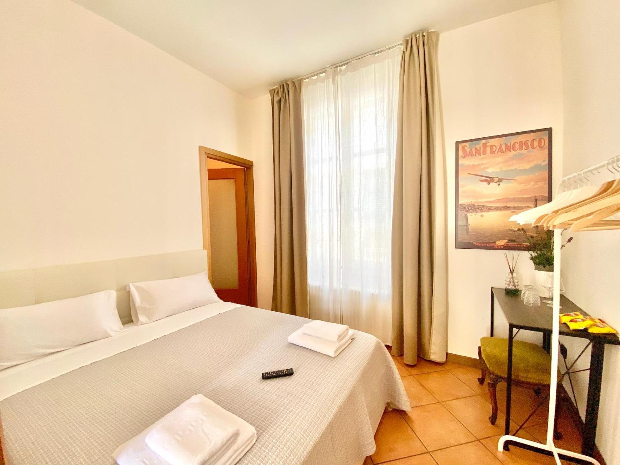 I Portici Del Centro Hotel โกโม ภายนอก รูปภาพ